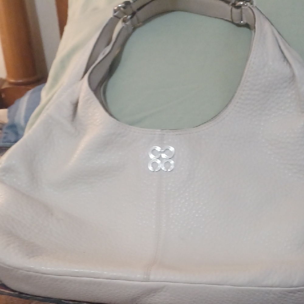 Elegant Cream Leather Shoulder Bag